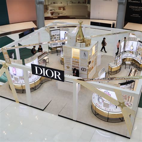 dior pop up.